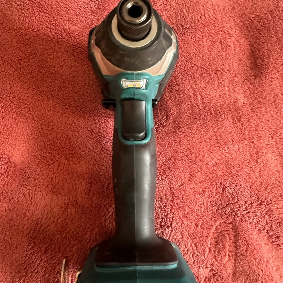 Used Makita impact regular wear and tear concert of batteries No charger - Picture 3 of 6